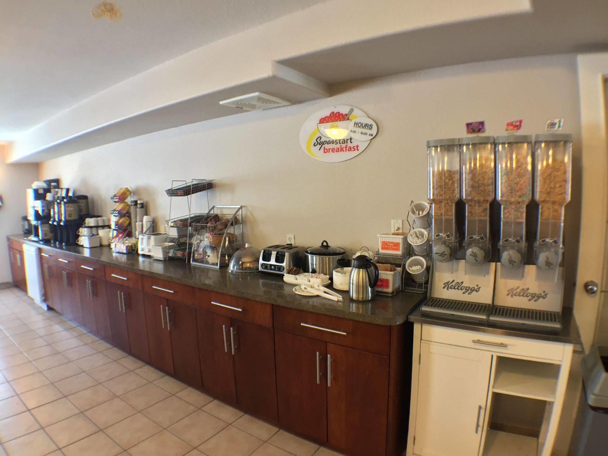 Super 8 By Wyndham Frances Hotel